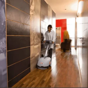 Mașina de spălat pardoseli Comac Vispa 35E