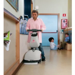 Mașina de spălat pardoseli Comac Vispa 35B